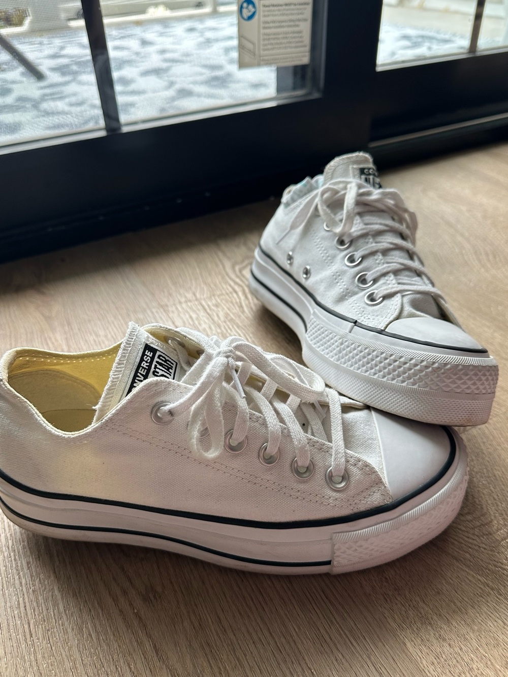 Womens Converse Chuck Taylor All Star Lift Platform Low Top sneakers in white -